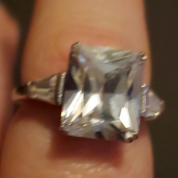 Size 7 BEAUTIFUL HUGE ZIRCON 925 FAS RING - Picture 3 of 11